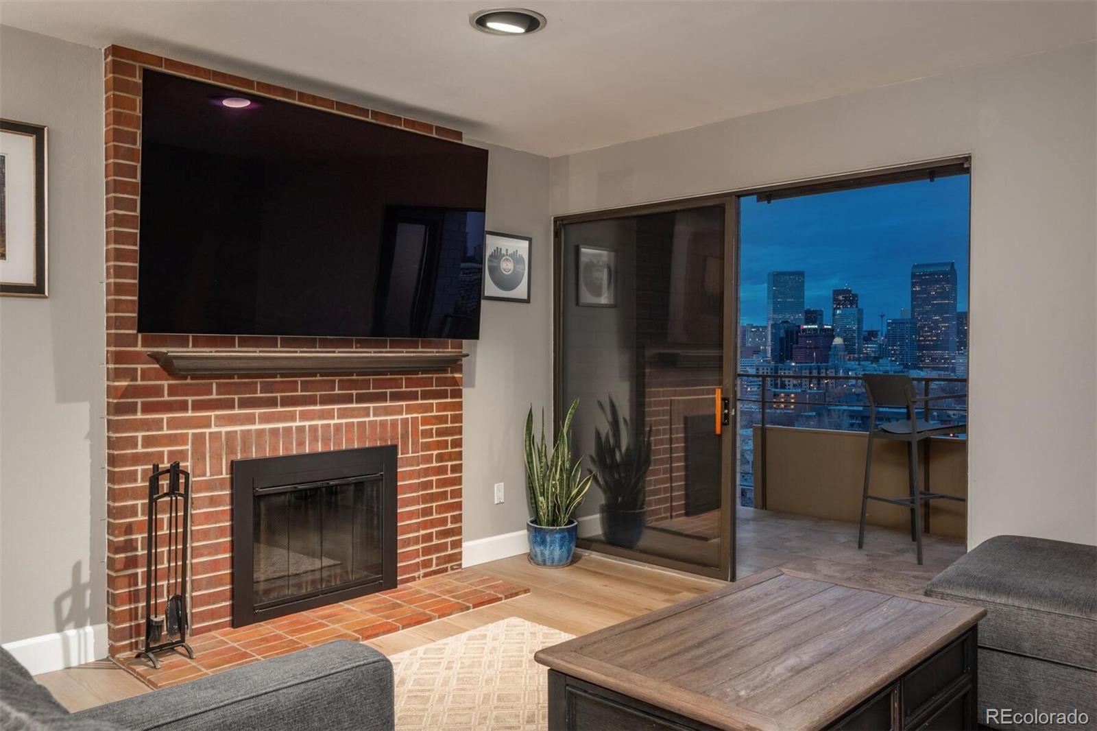 800 N Pearl Street Unit: 1211