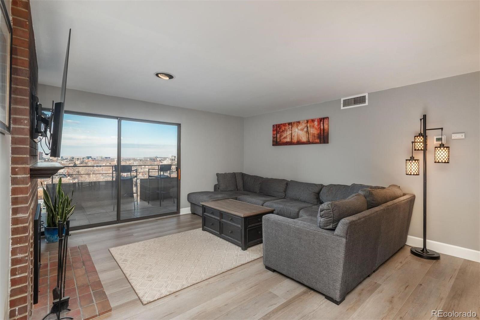 800 N Pearl Street Unit: 1211
