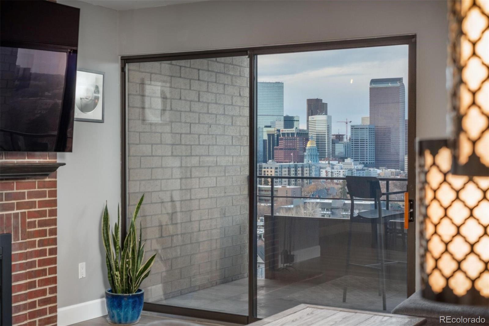 800 N Pearl Street Unit: 1211
