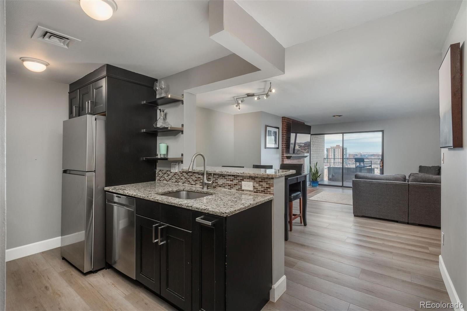 800 N Pearl Street Unit: 1211