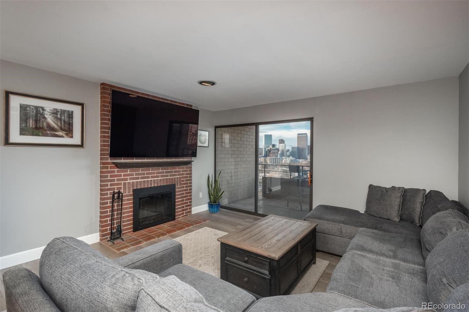 800 N Pearl Street Unit: 1211