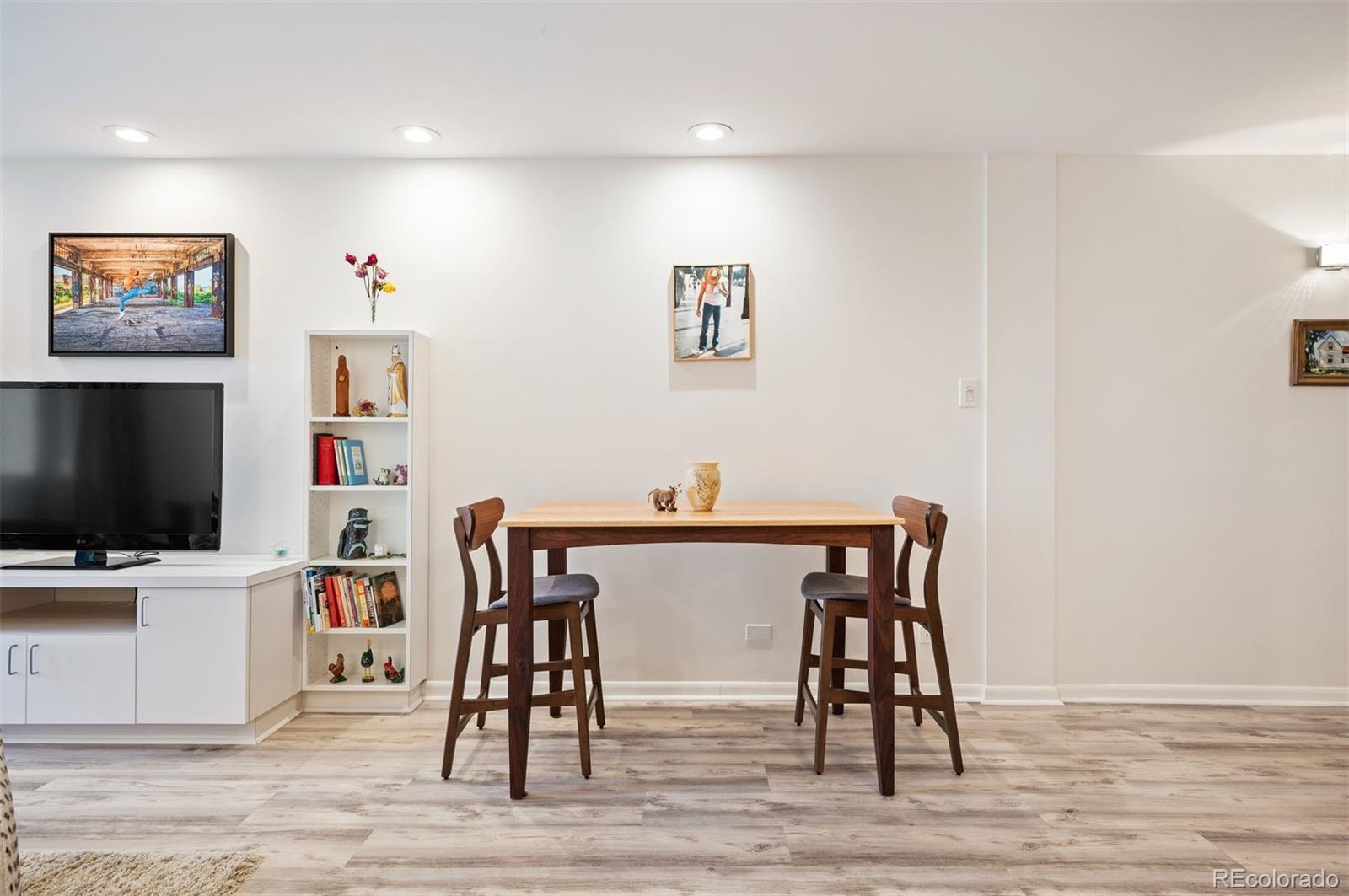 400 S Lafayette Street Unit: 806