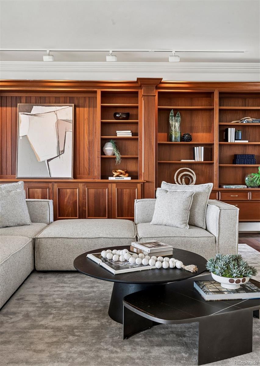 1201 N Williams Street Unit: 17A