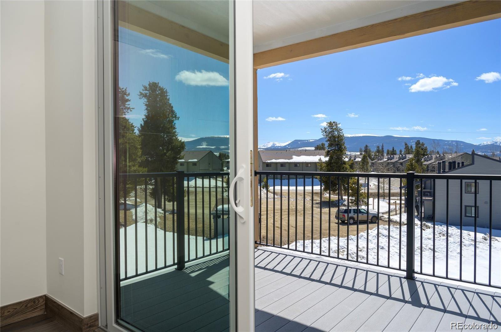 281 W Meadow Mile Unit: 4