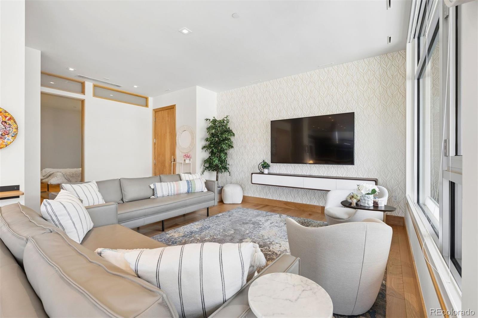 1155 Canyon Boulevard Unit: 209