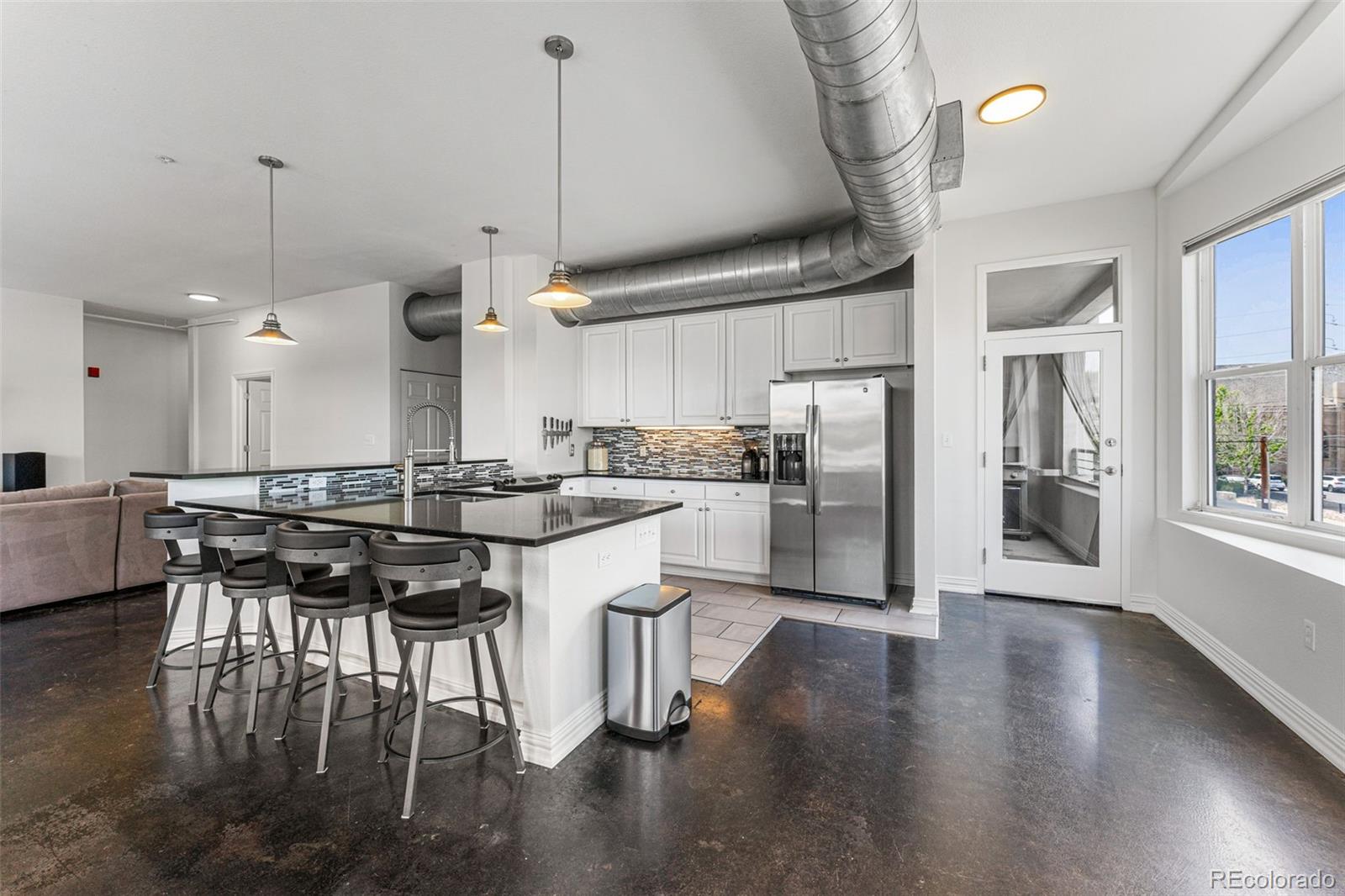 277 N Broadway Unit: 207