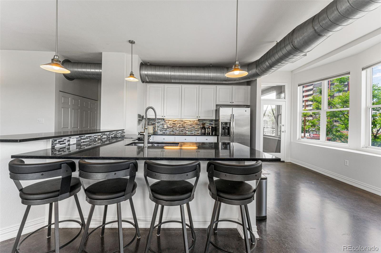277 N Broadway Unit: 207