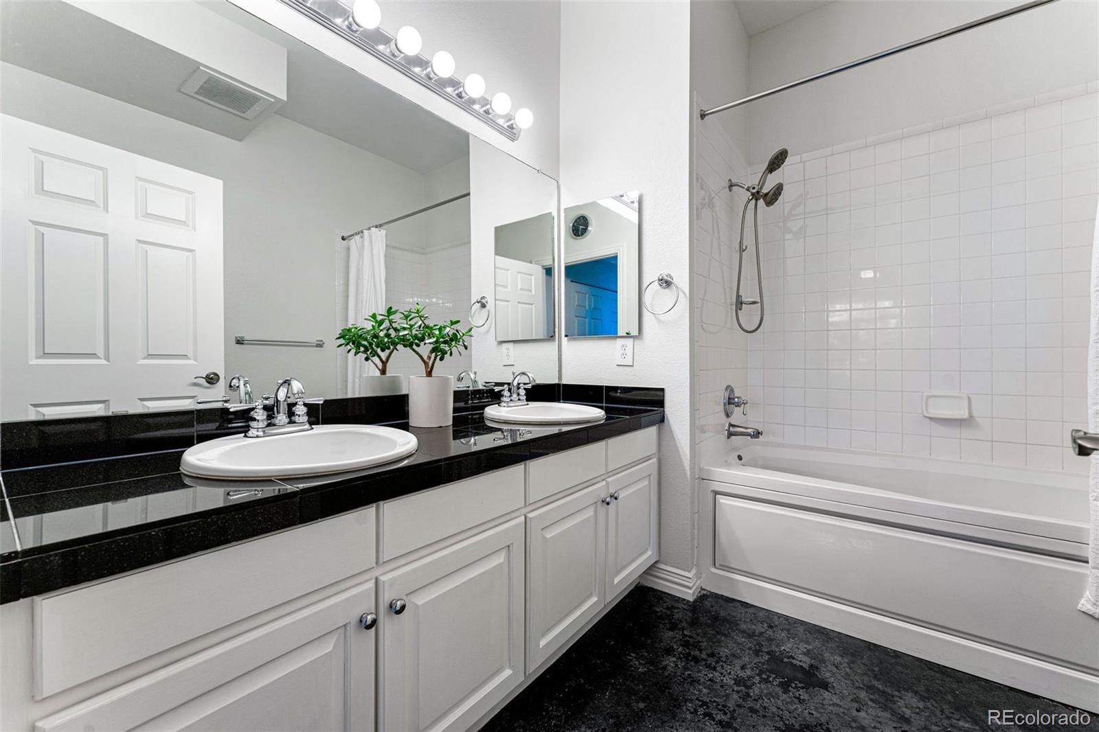 277 N Broadway Unit: 207