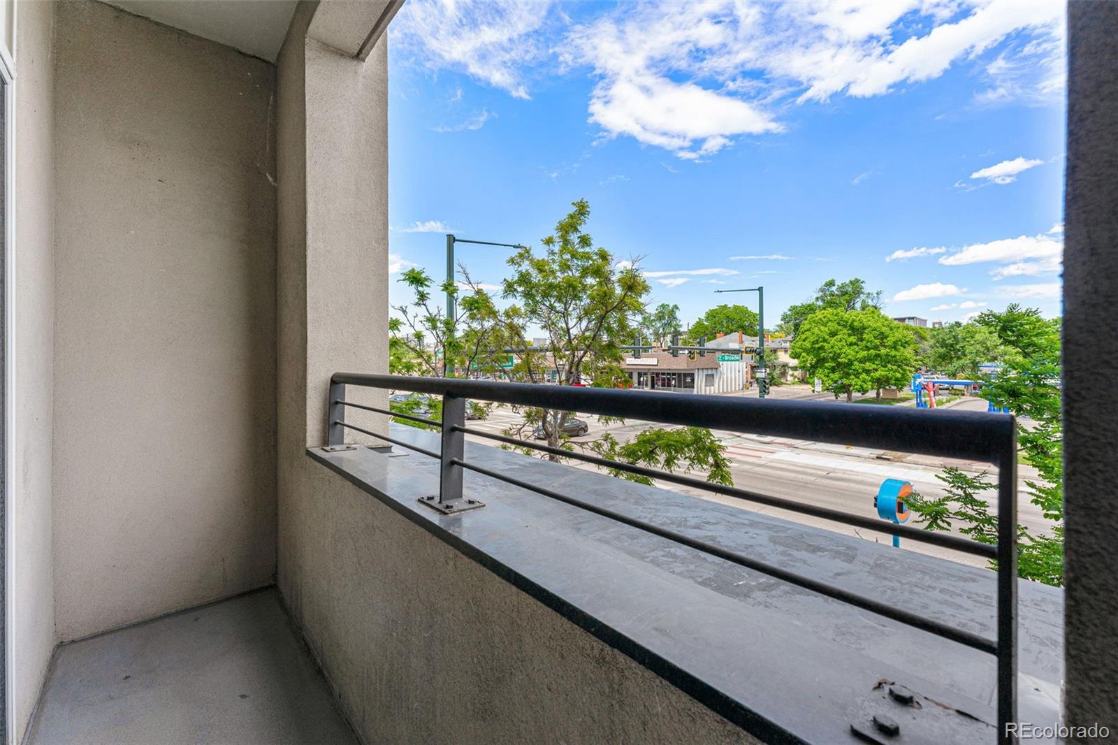 277 N Broadway Unit: 207