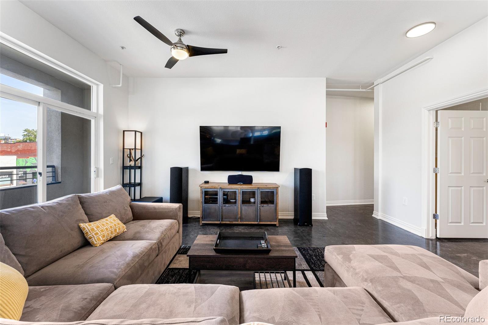 277 N Broadway Unit: 207