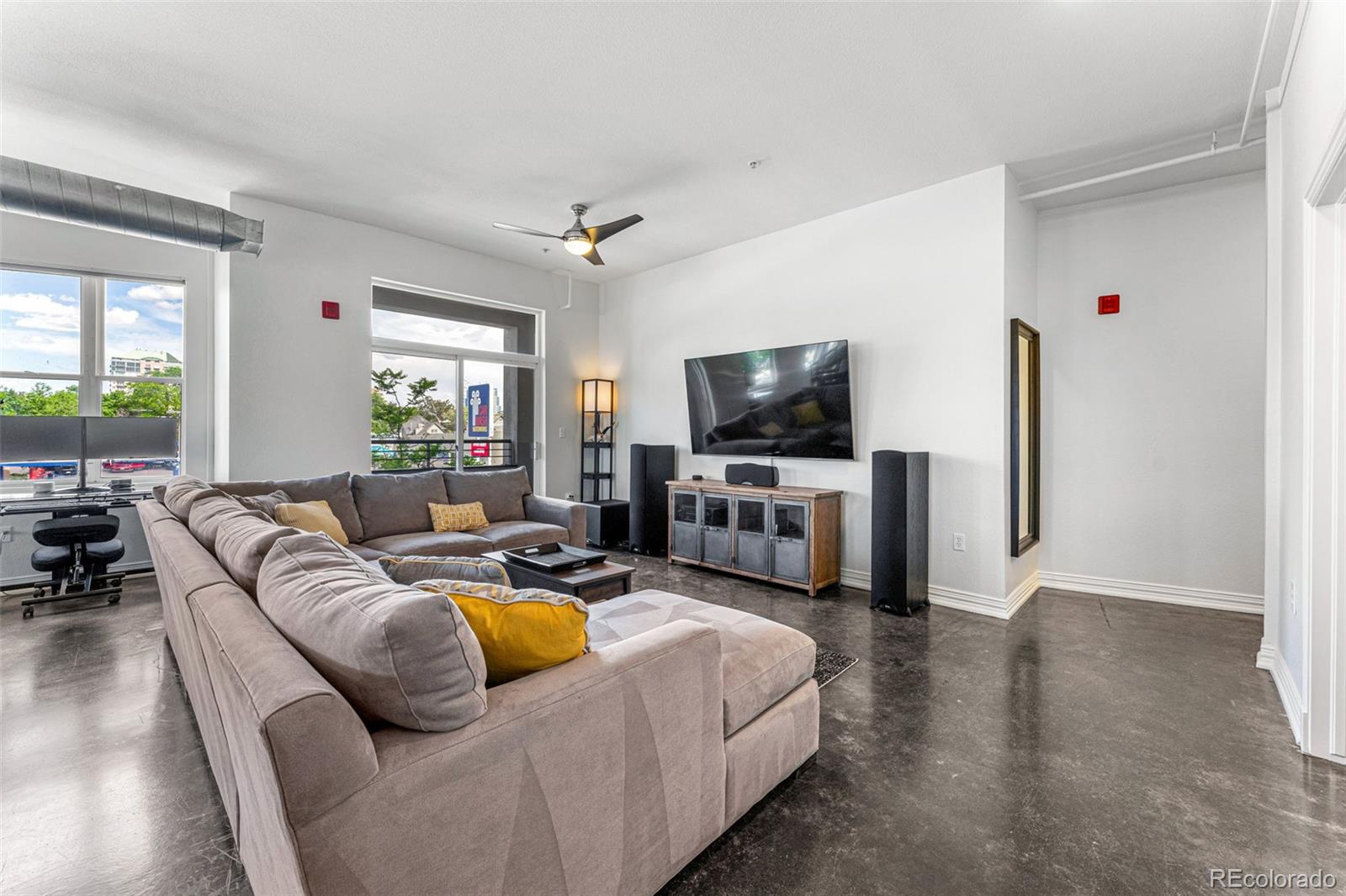 277 N Broadway Unit: 207