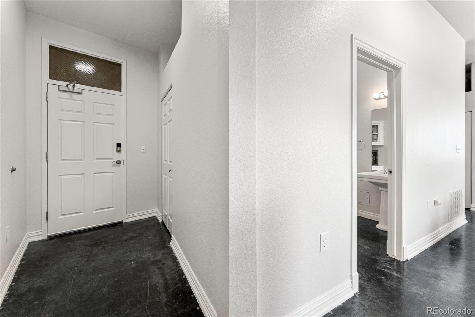 277 N Broadway Unit: 207