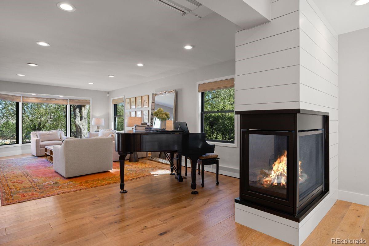 2250 Crestridge Drive