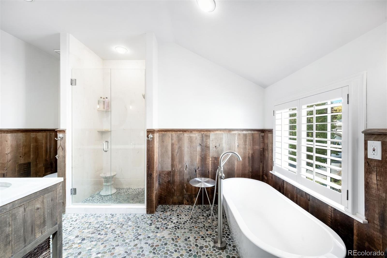 2735 E Wesley Avenue