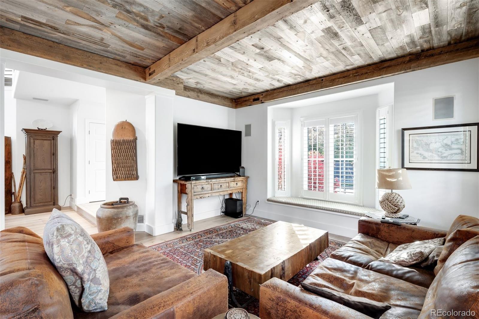 2735 E Wesley Avenue