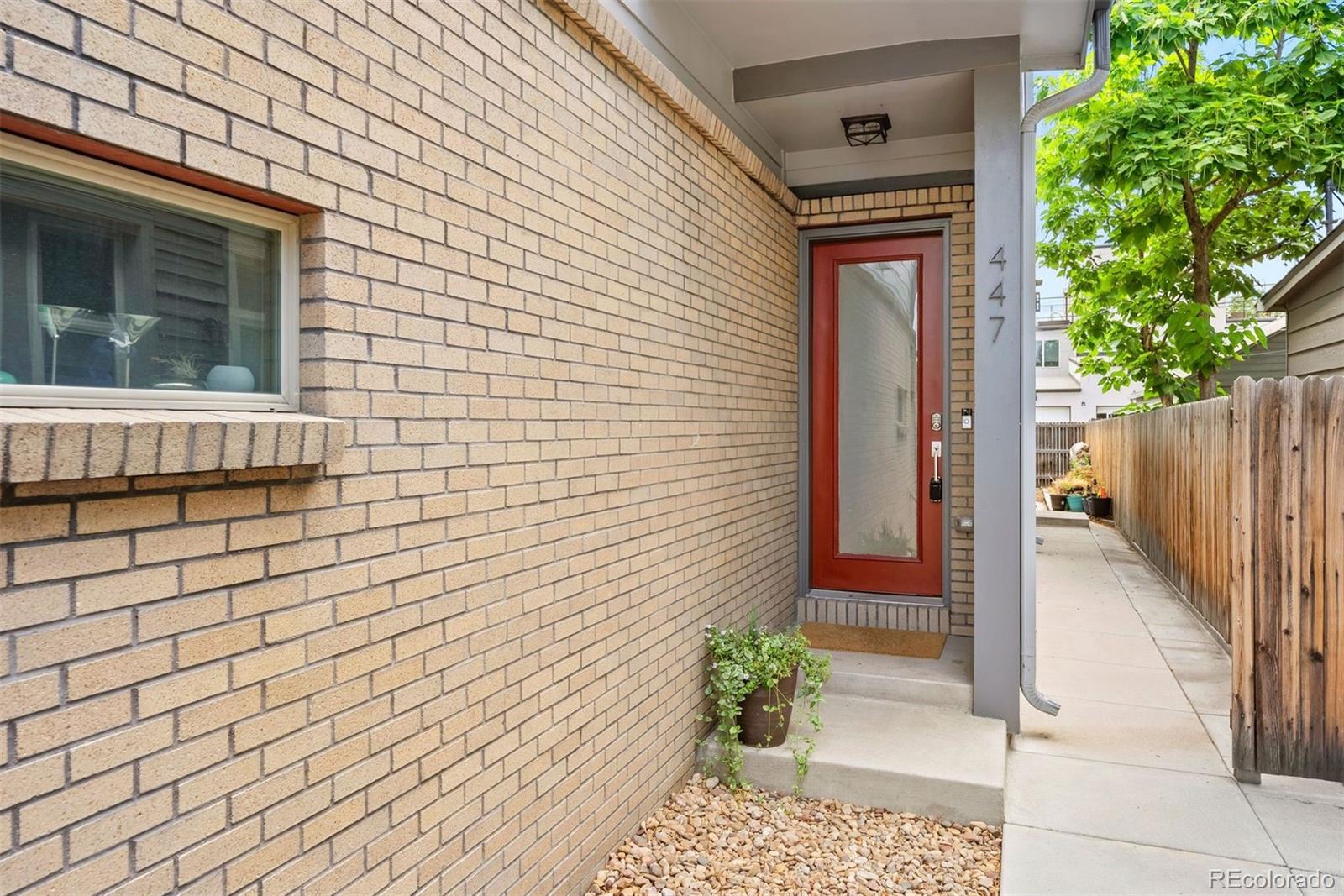447 Galapago Street