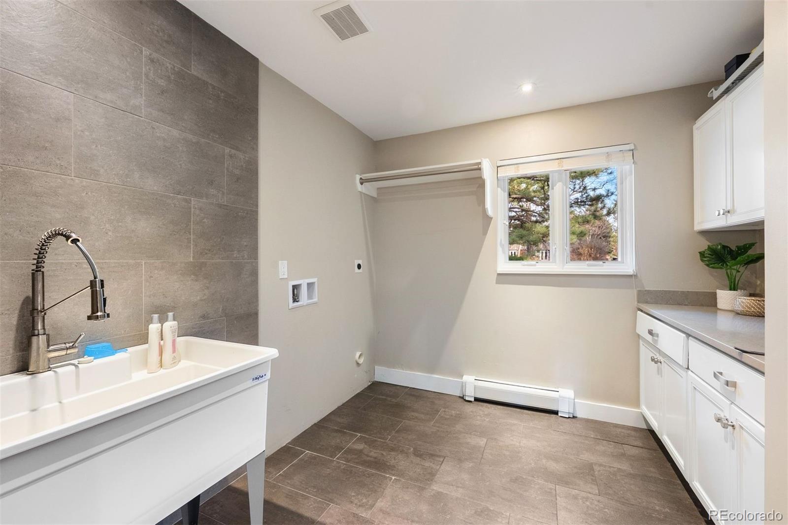 4285 S Hudson Parkway