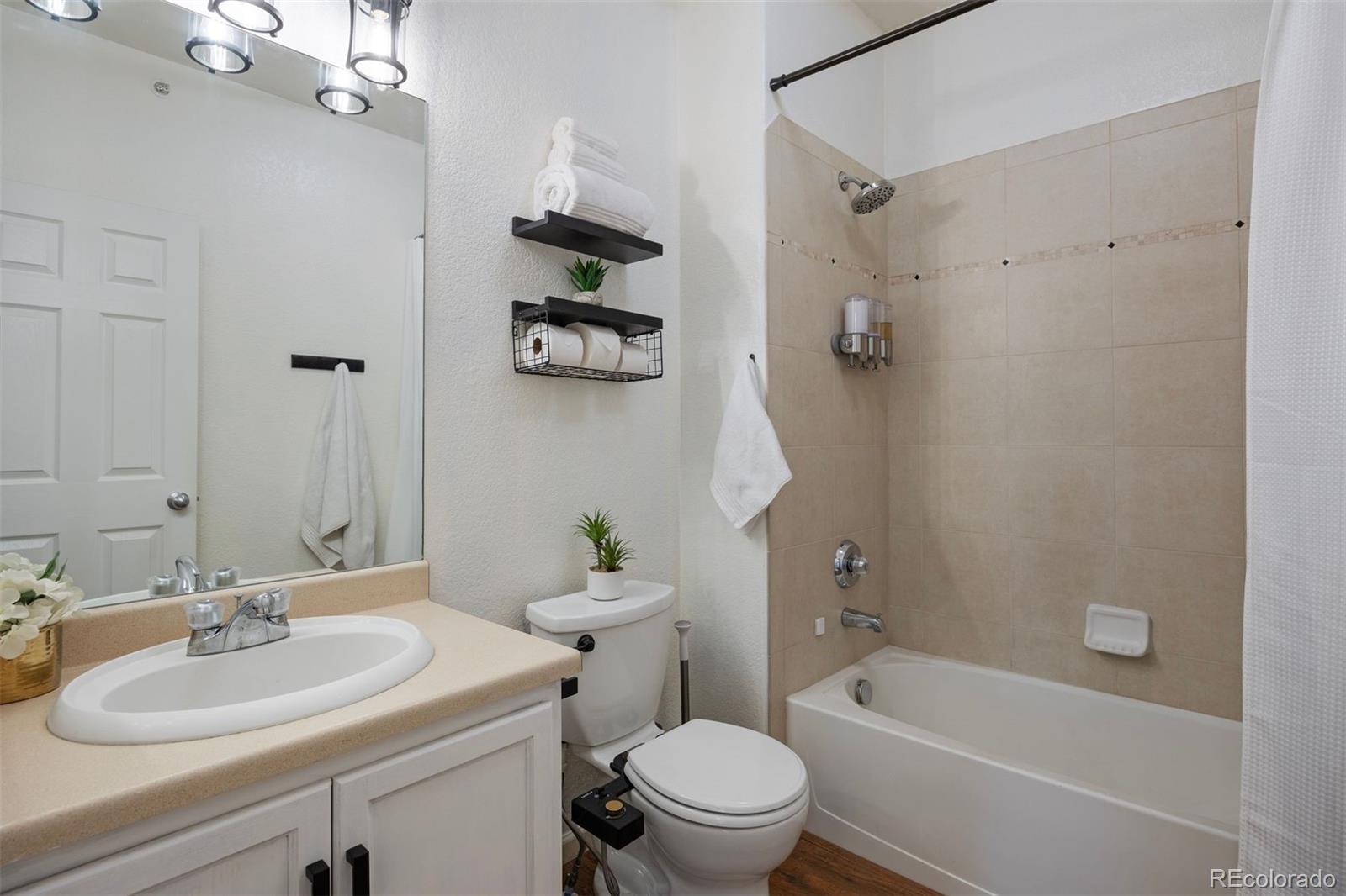15700 E Jamison Drive Unit: 7-205