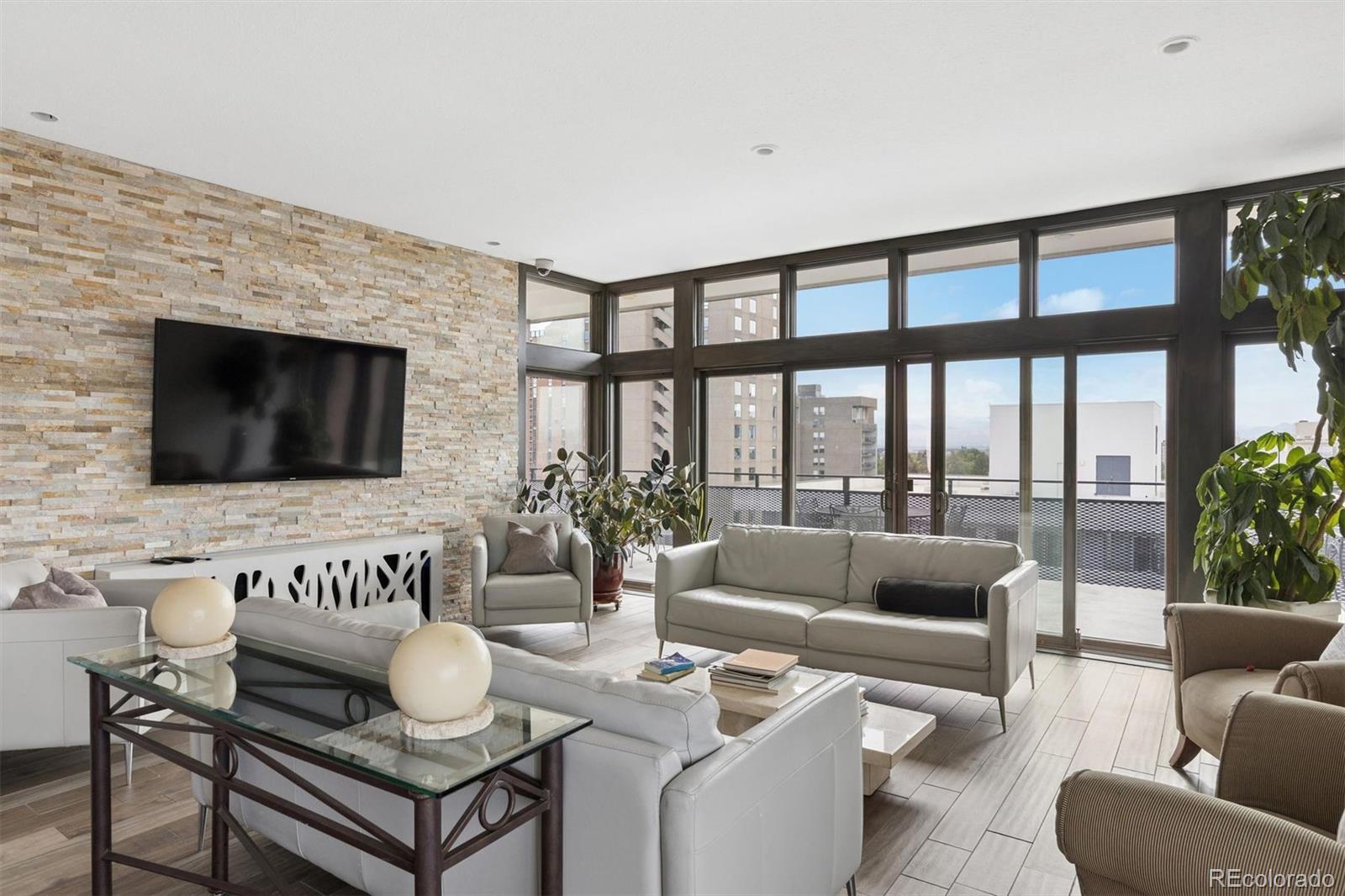 1200 Vine Street Unit: 3C