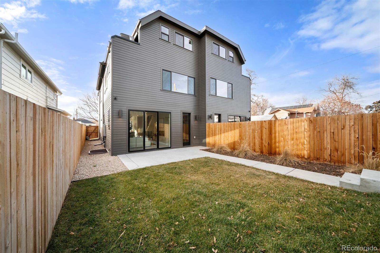 2452 S Cherokee Street