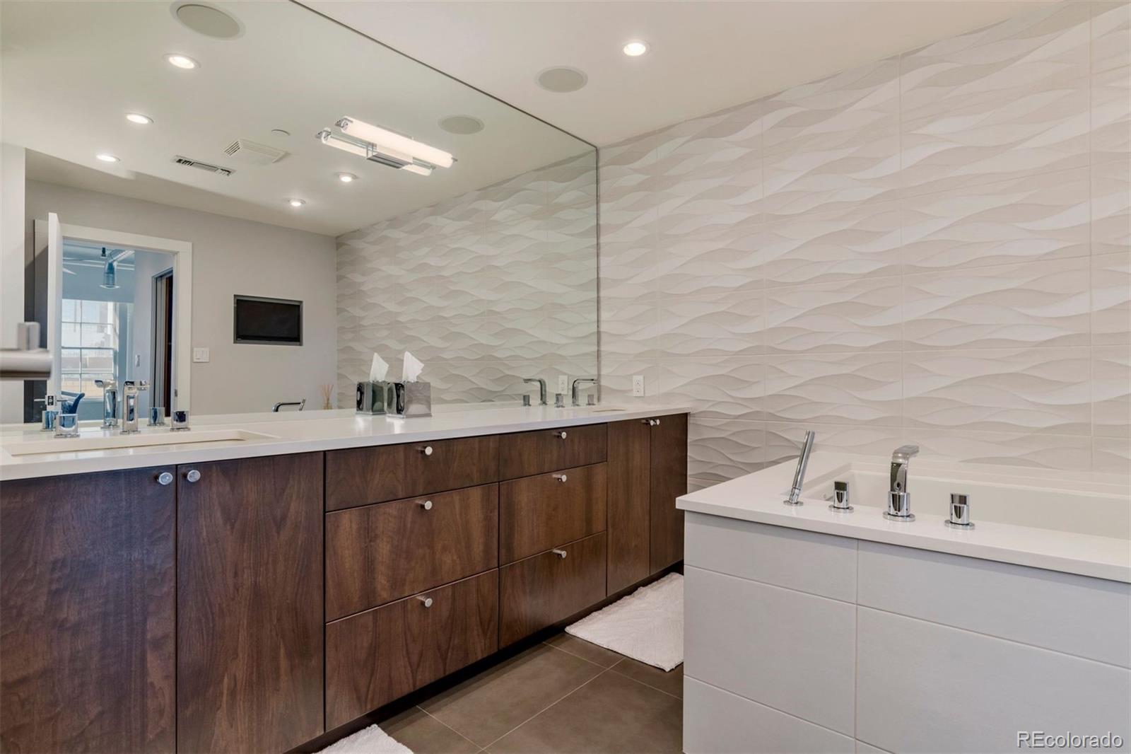 1499 Blake Street Unit: 9C