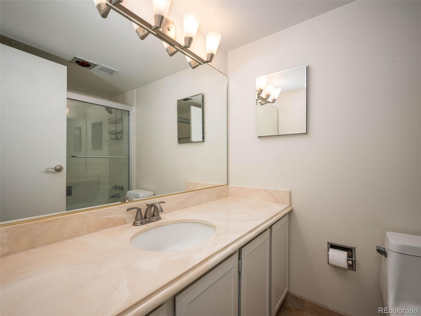 909 N Lafayette Street Unit: 802