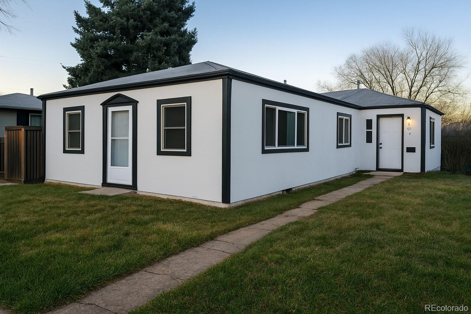 2910-2912 S Delaware Street