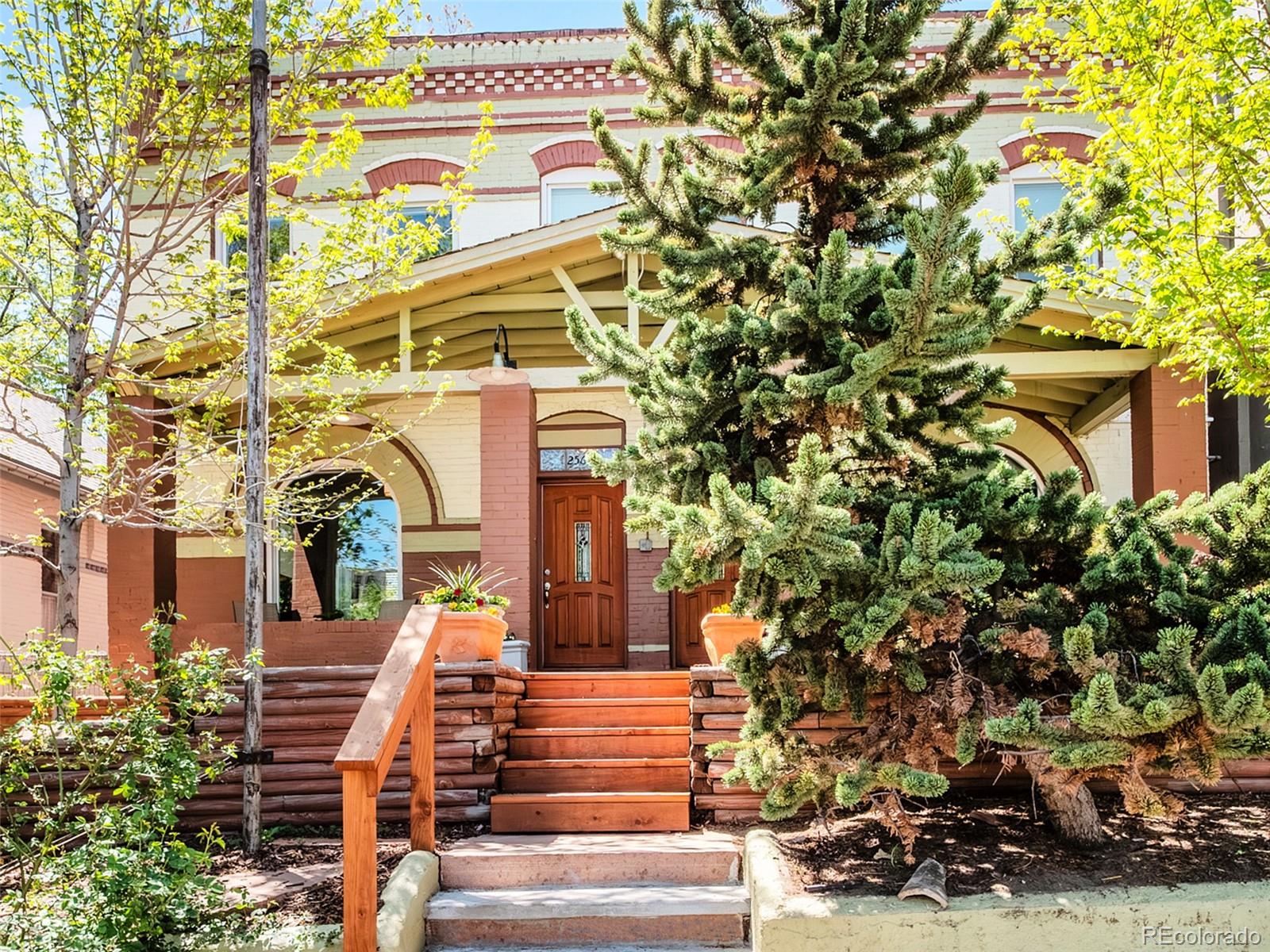 2560 River Drive
