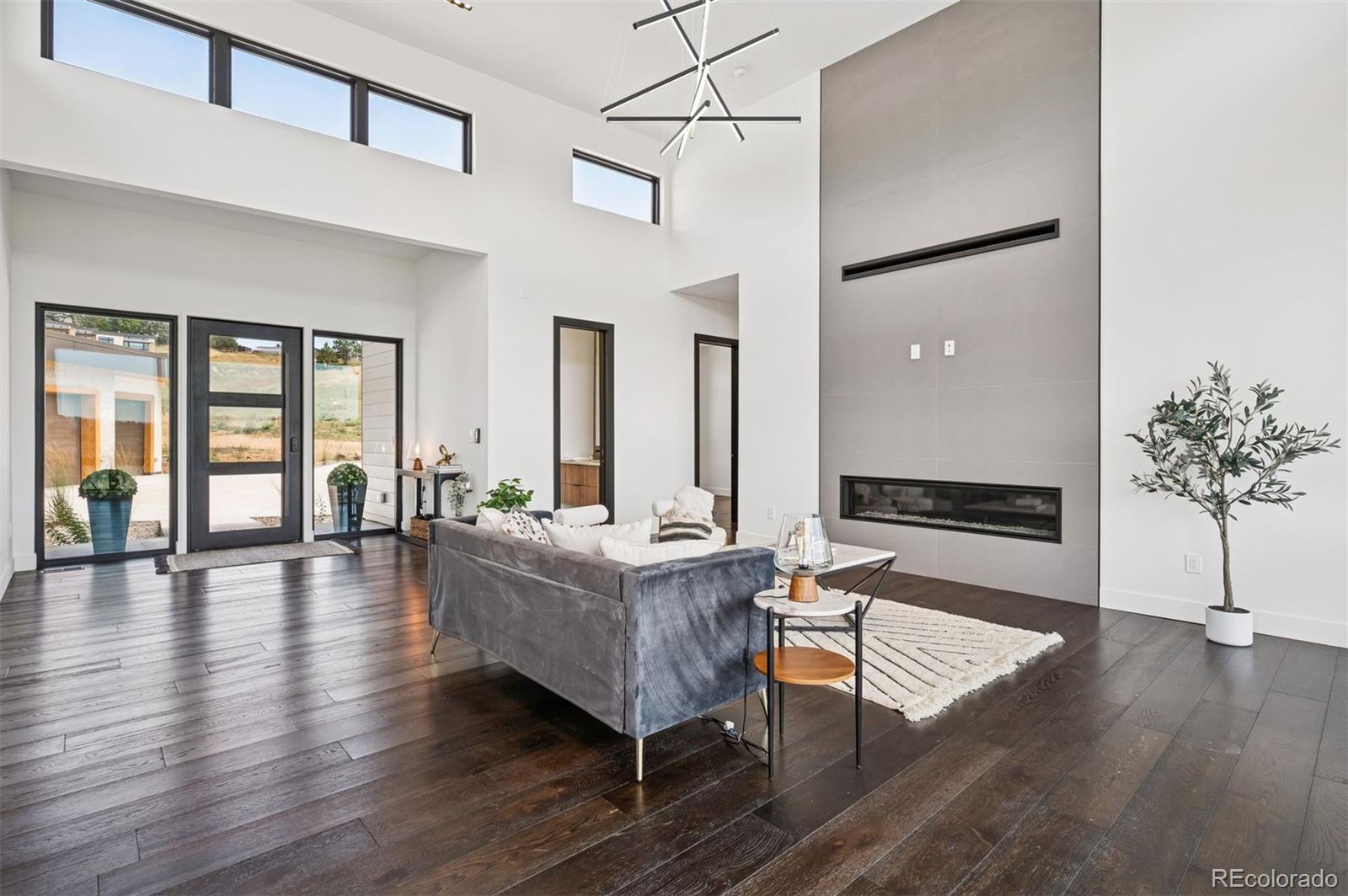 545 Strada Rossa Road