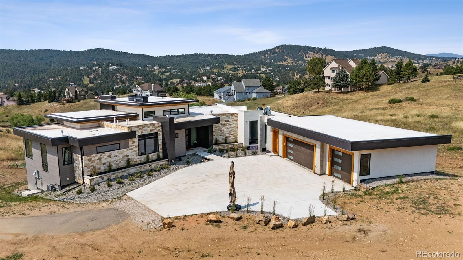 545 Strada Rossa Road