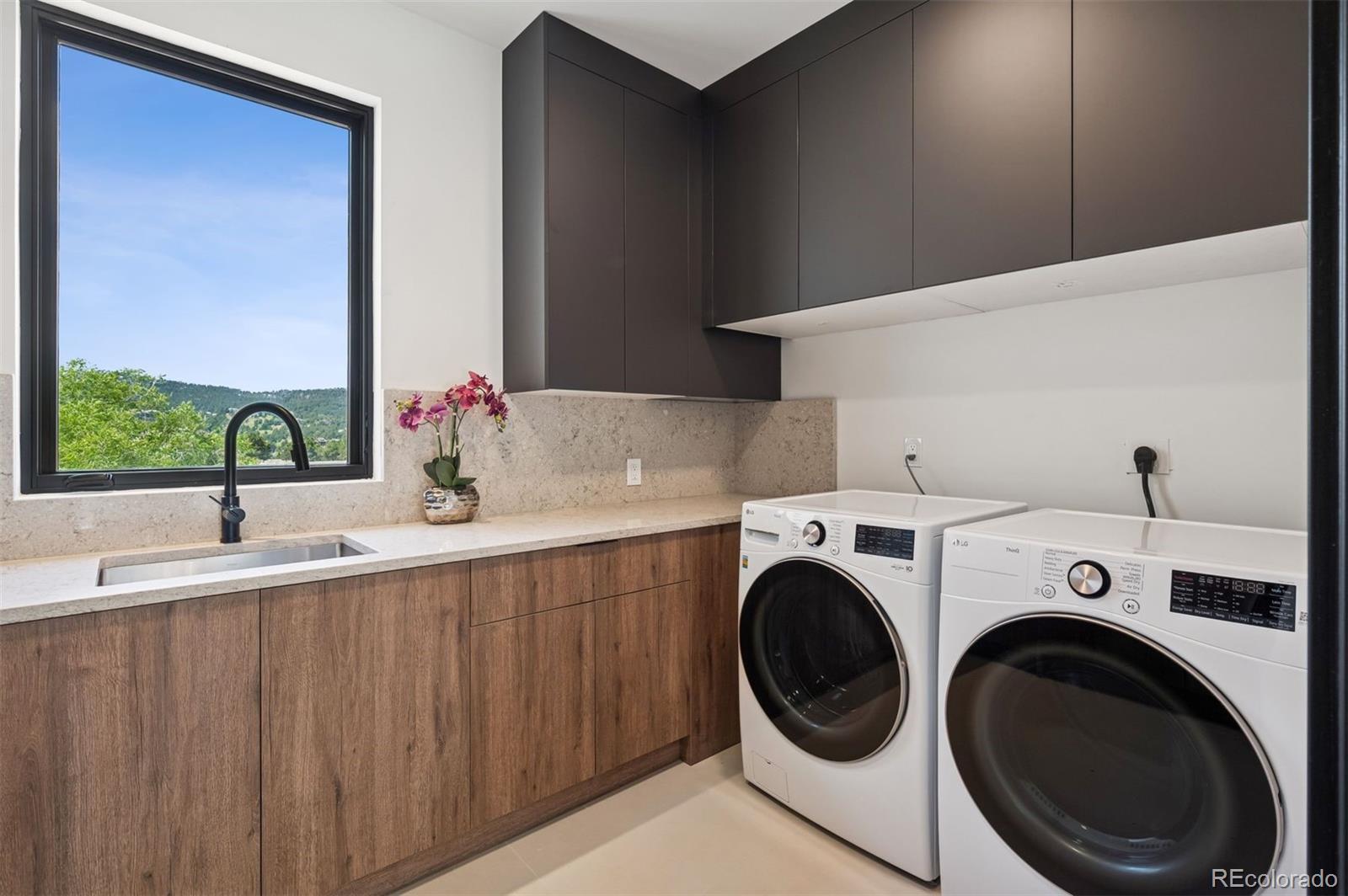 545 Strada Rossa Road