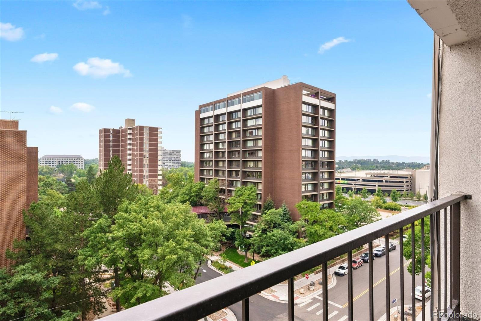 2 Adams Street Unit: 806