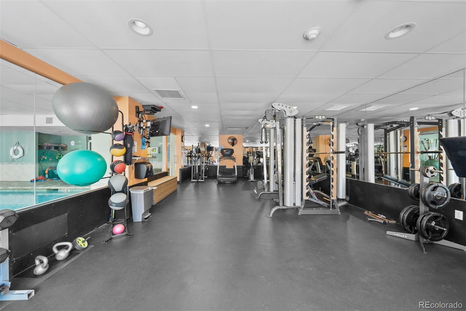 2 Adams Street Unit: 806