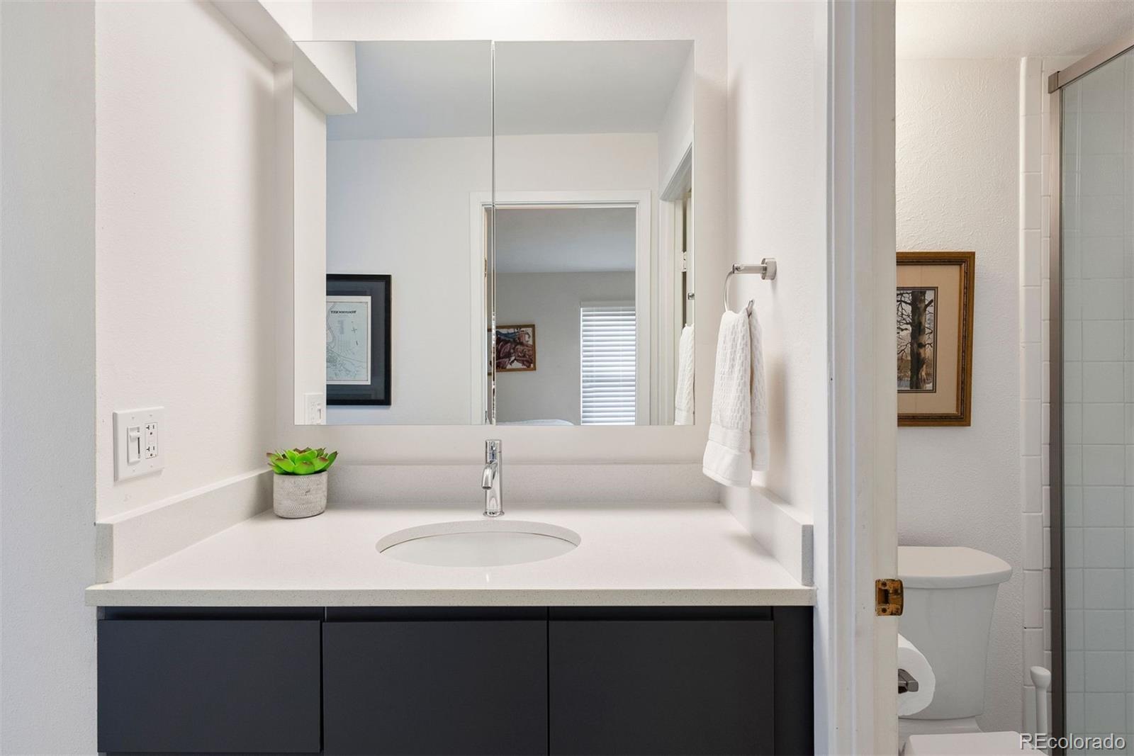 2 Adams Street Unit: 806