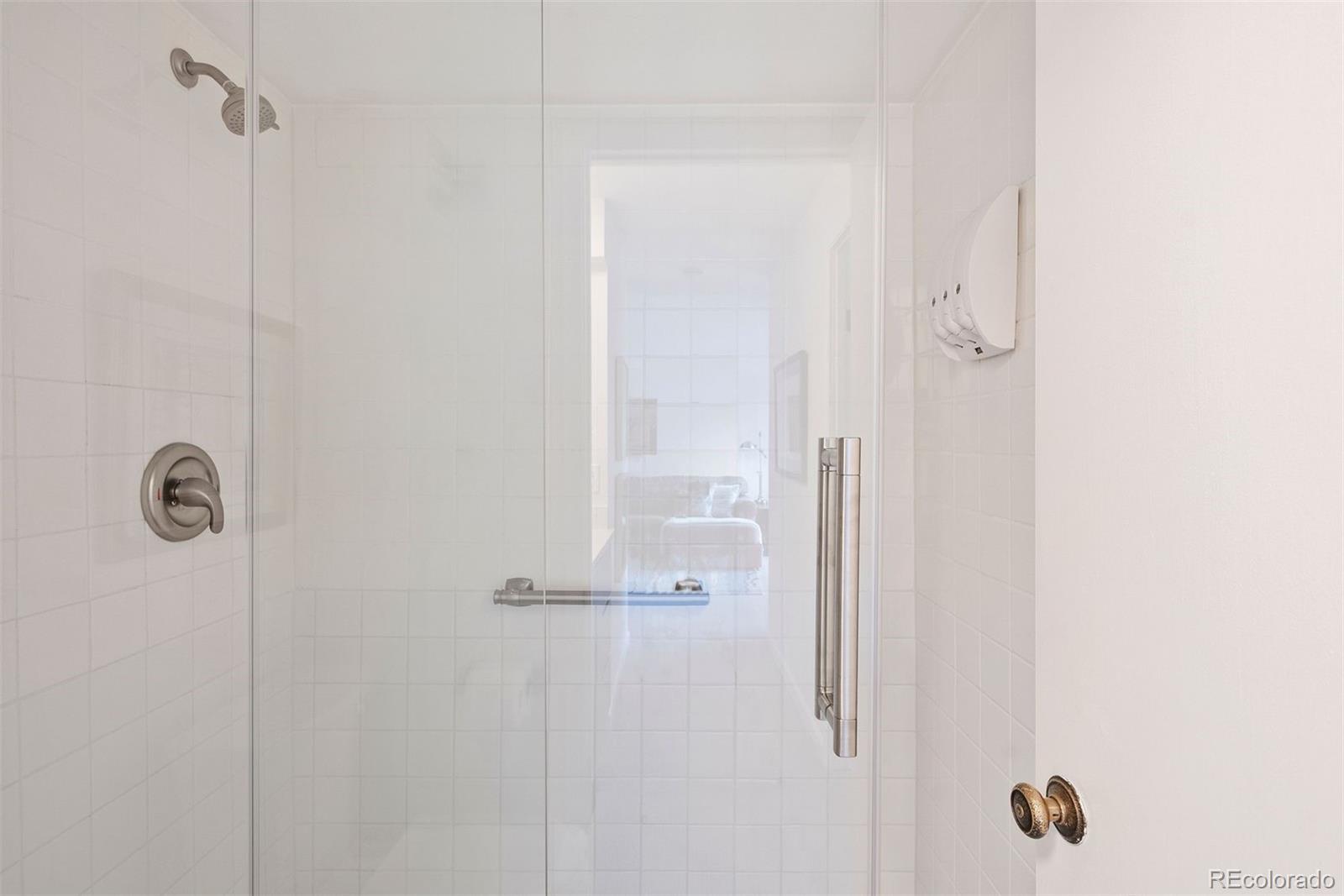 2 Adams Street Unit: 806