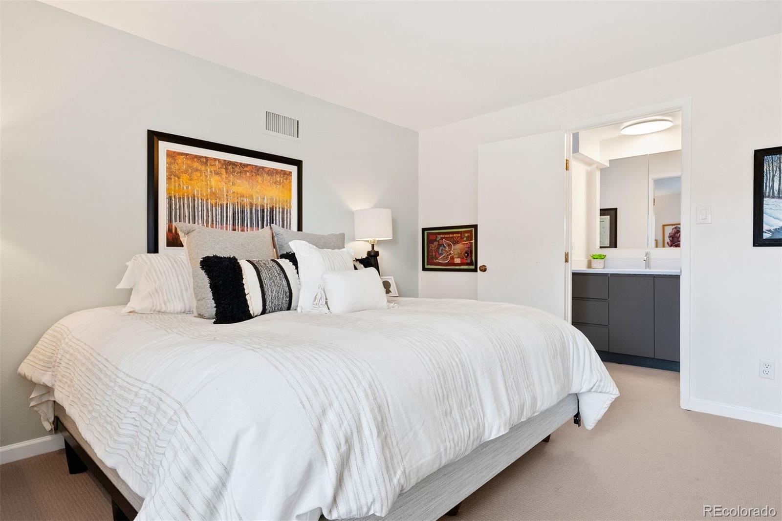 2 Adams Street Unit: 806