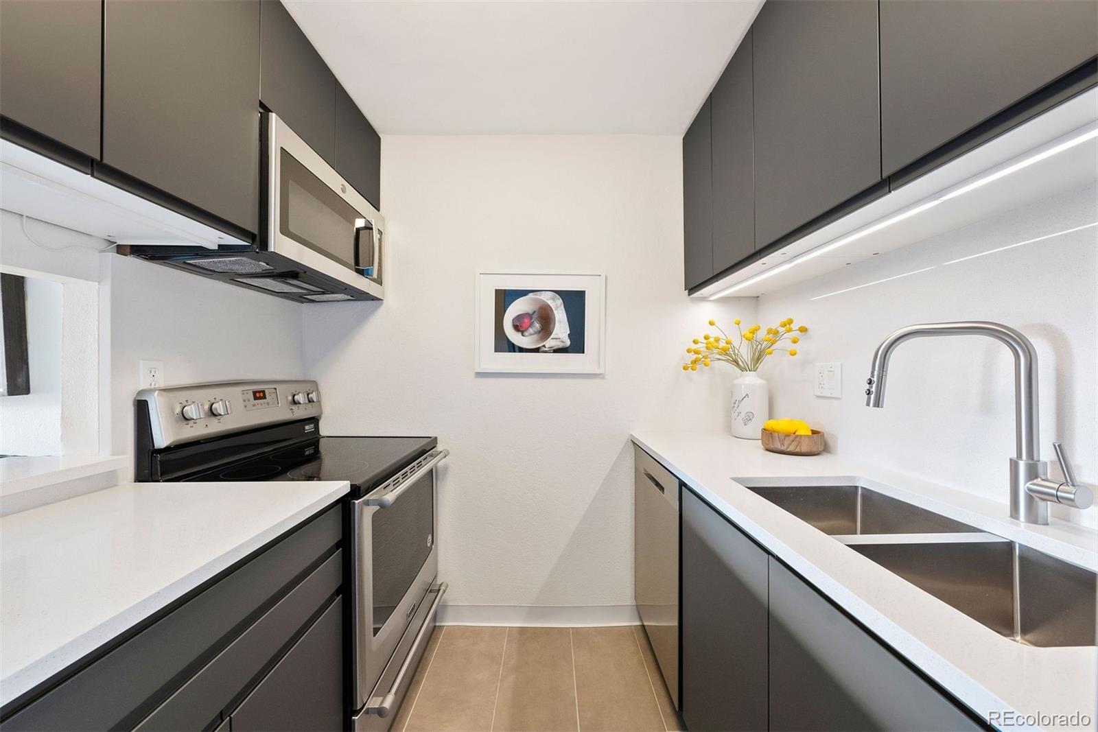 2 Adams Street Unit: 806