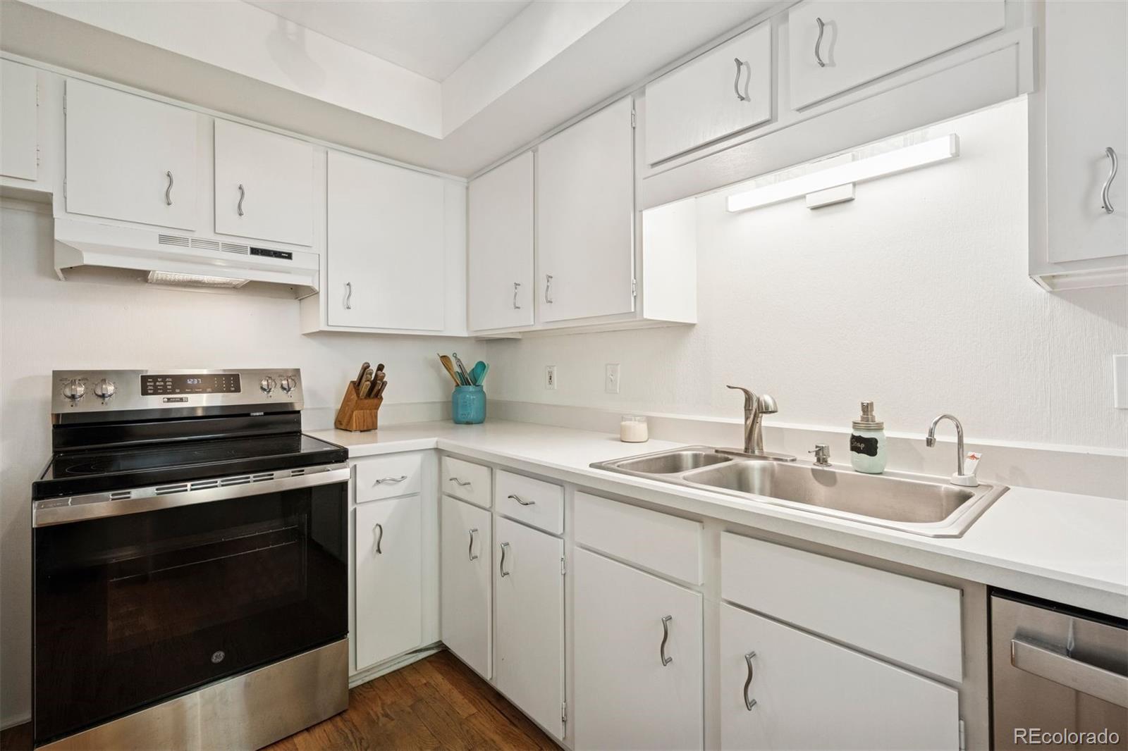 4808 E Hinsdale Place