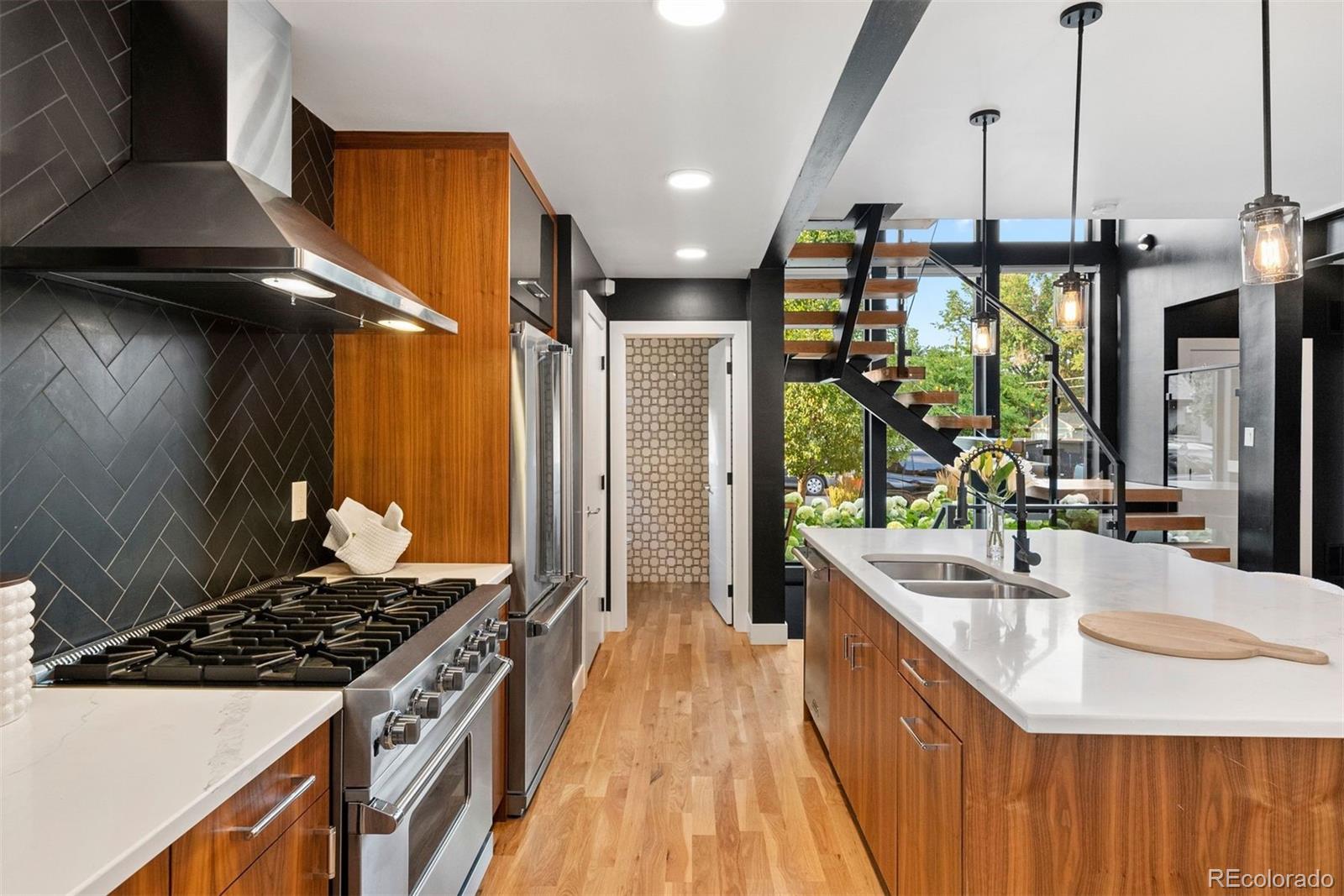 2328 W 33rd Avenue