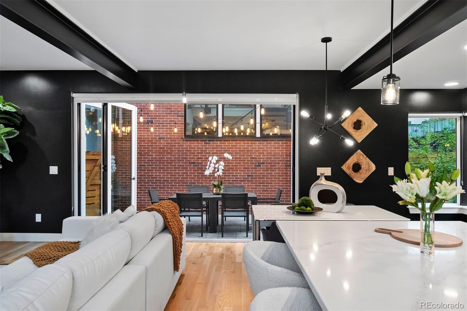 2328 W 33rd Avenue