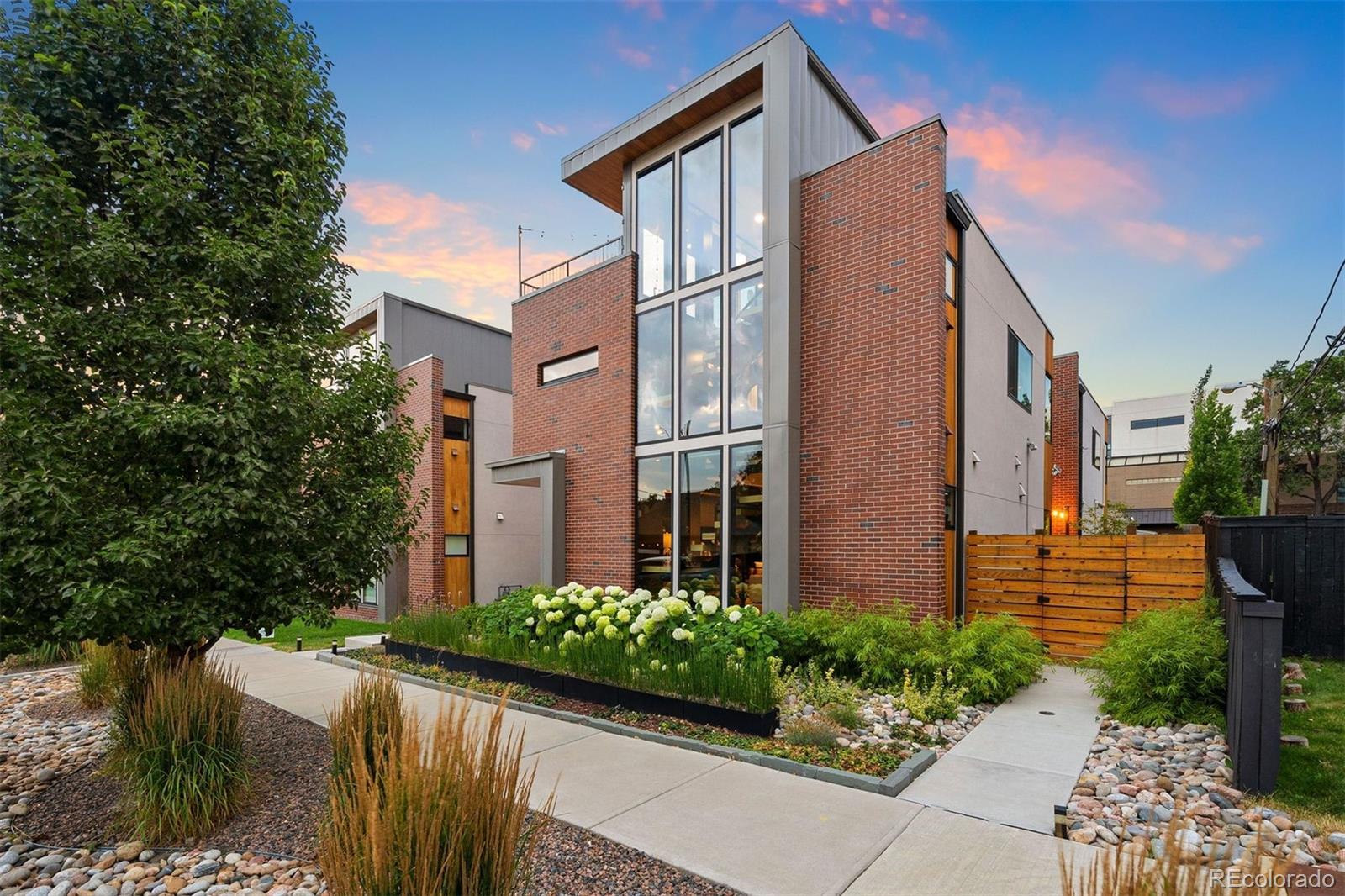 2328 W 33rd Avenue