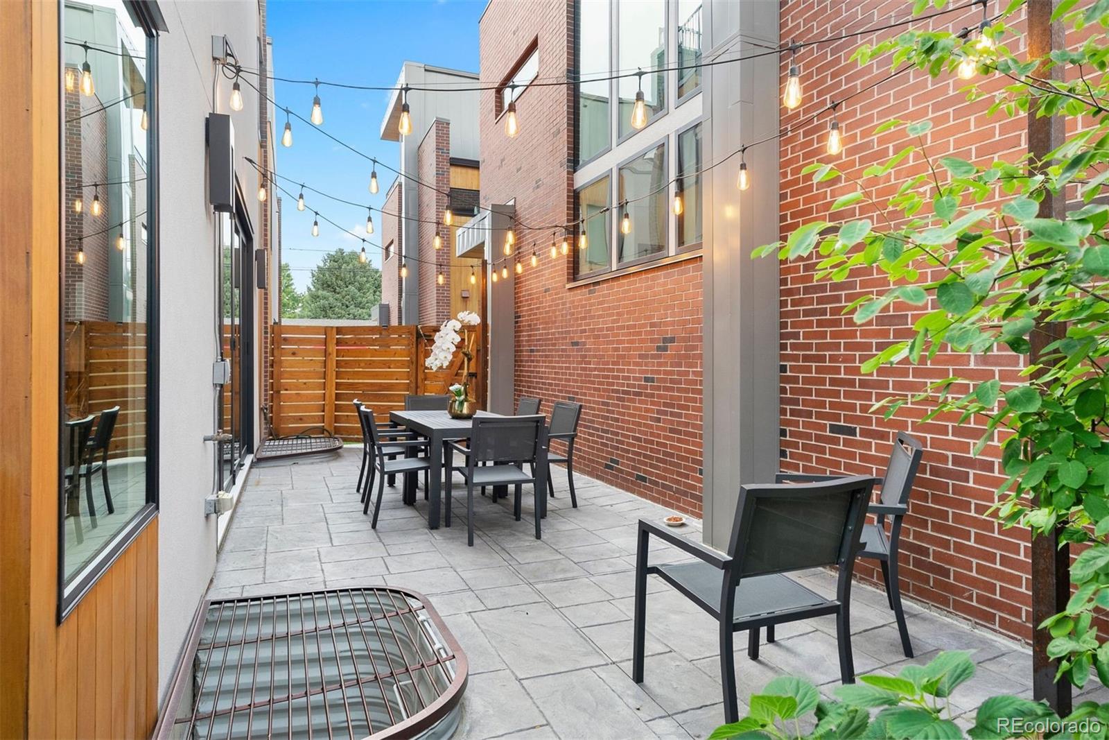 2328 W 33rd Avenue