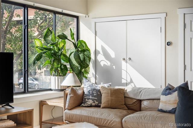 70 W 6th Avenue Unit: 100