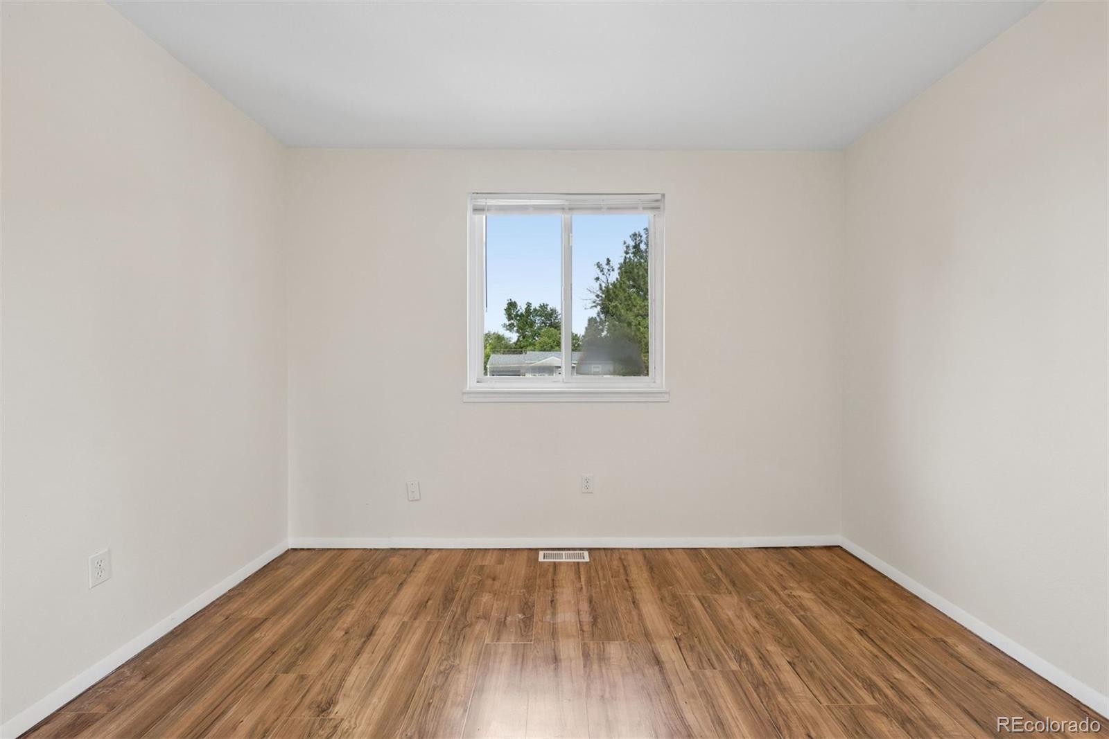 1431 S King Court