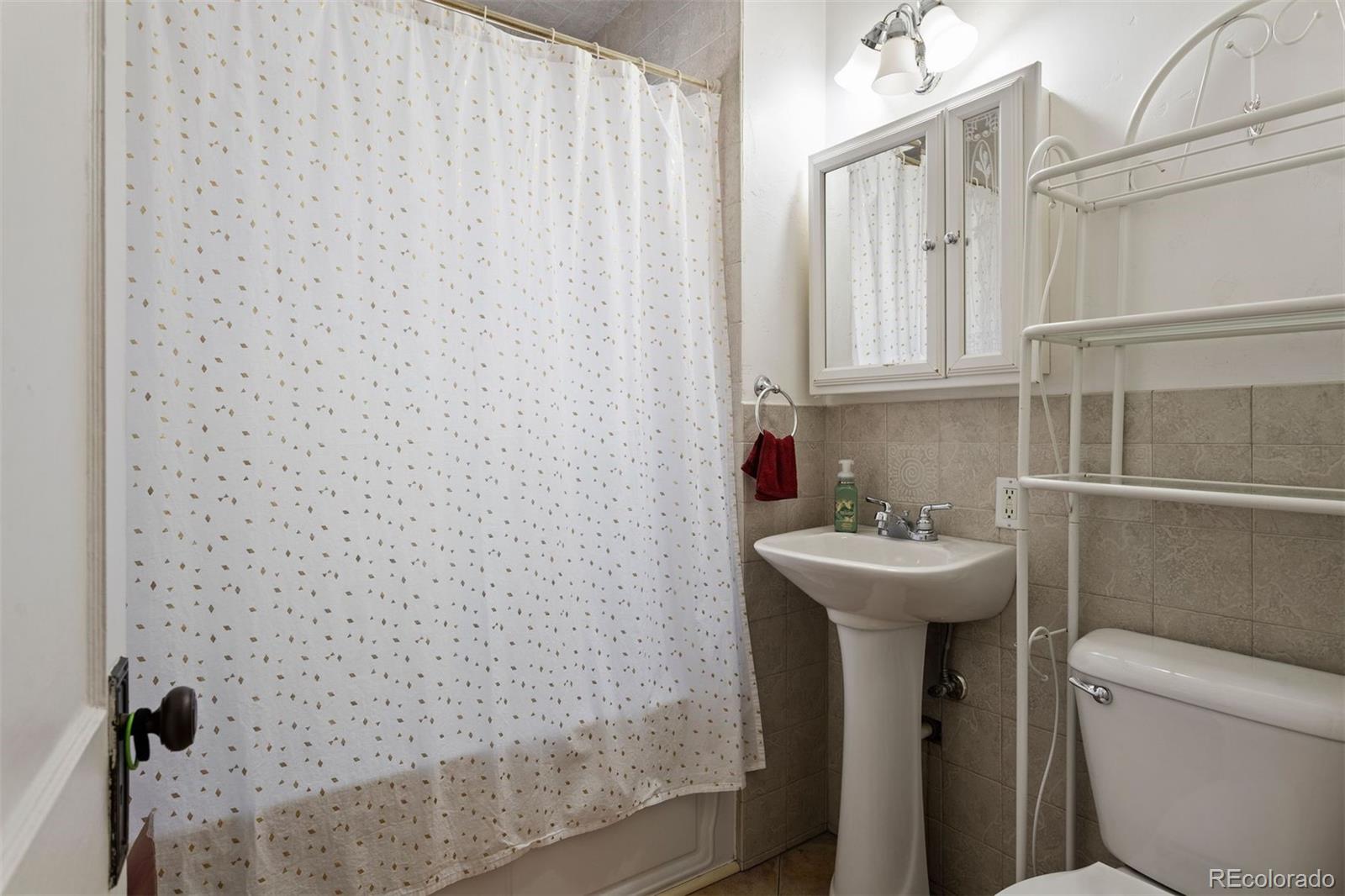 3163 W 40th Avenue