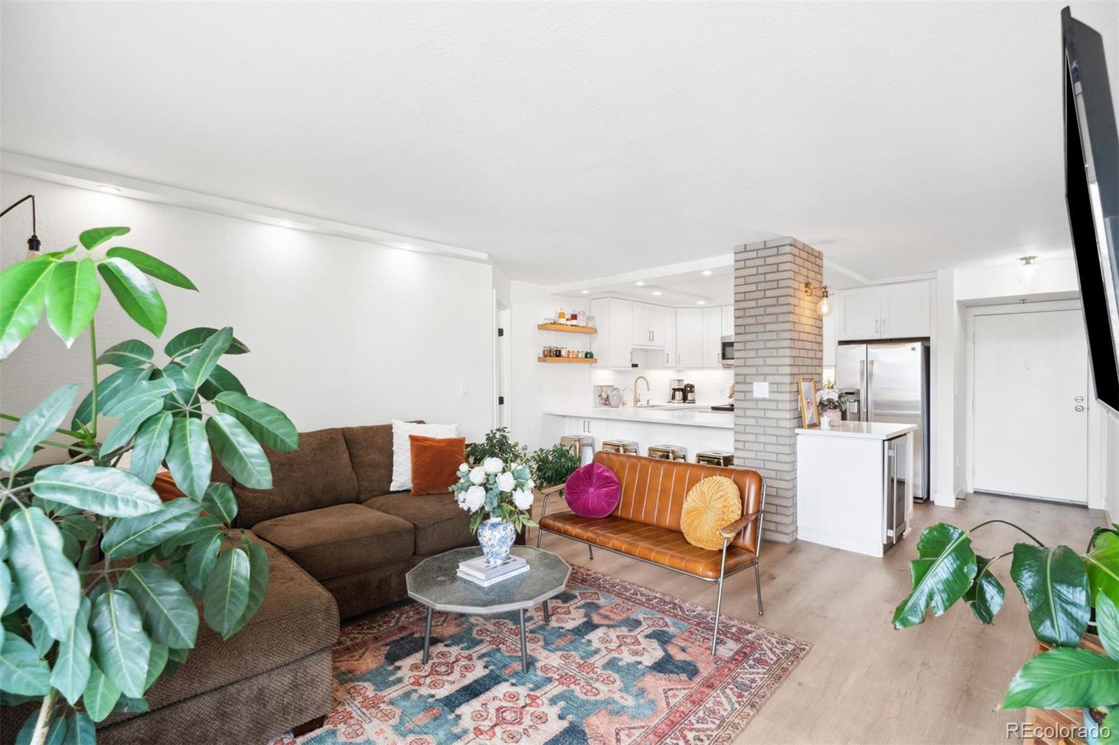 601 W 11th Avenue Unit: 807
