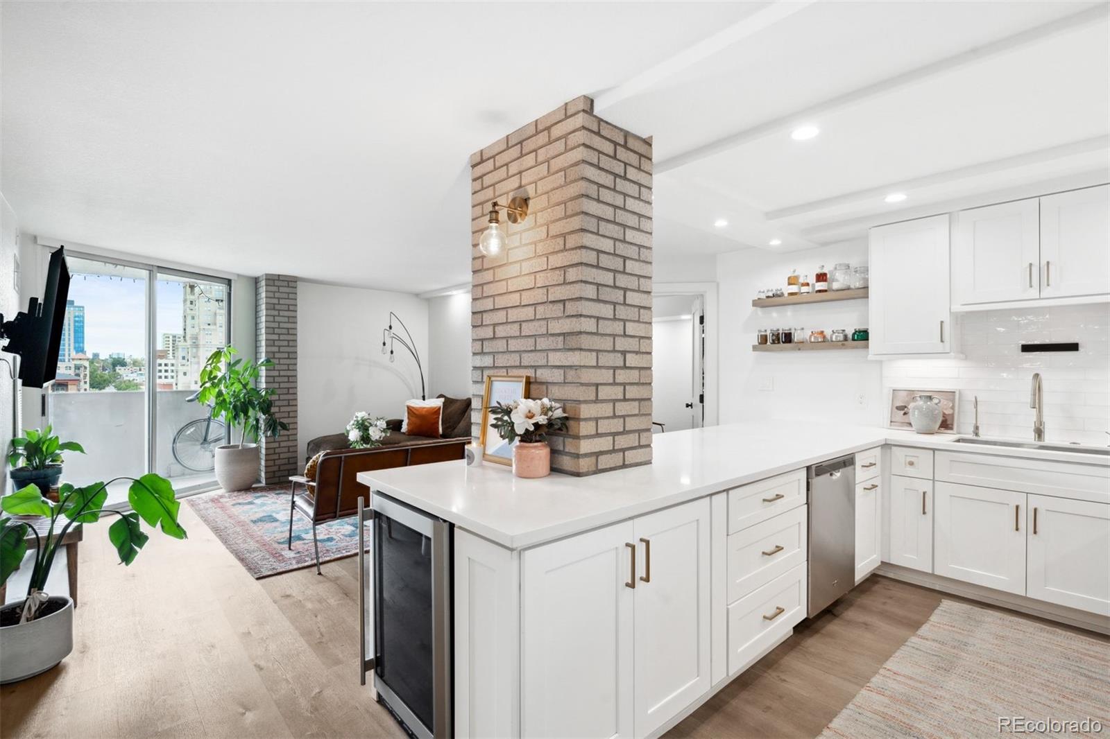 601 W 11th Avenue Unit: 807