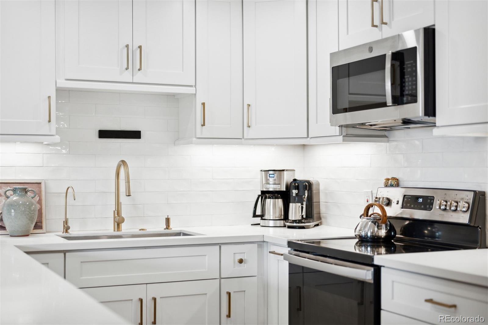 601 W 11th Avenue Unit: 807