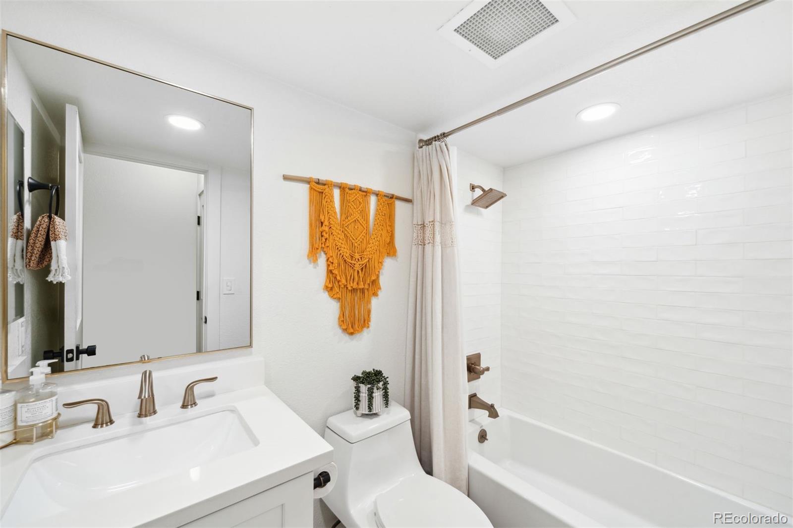 601 W 11th Avenue Unit: 807