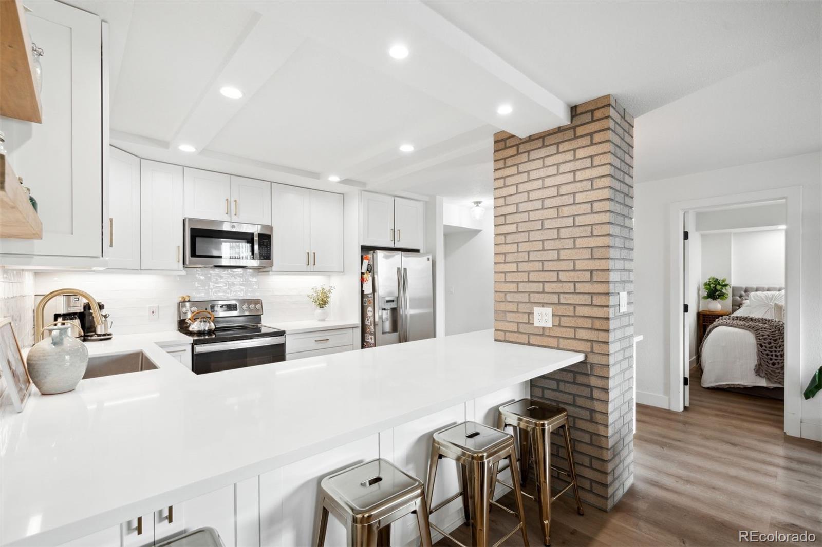 601 W 11th Avenue Unit: 807
